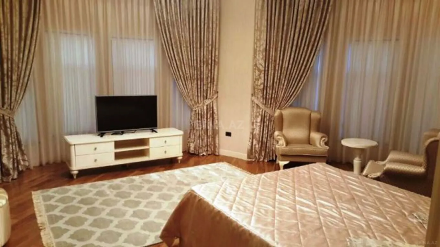 Kirayə verilir 8 otaqlı həyət evi 700 m²