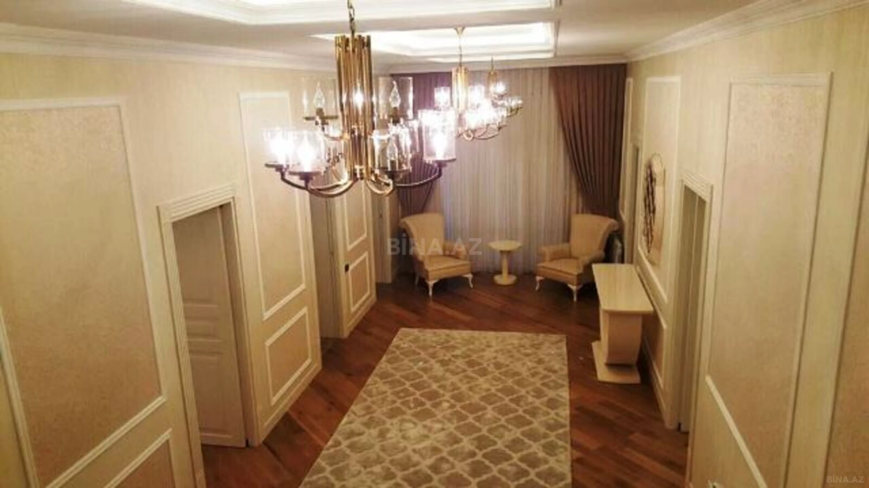 Kirayə verilir 8 otaqlı həyət evi 700 m²