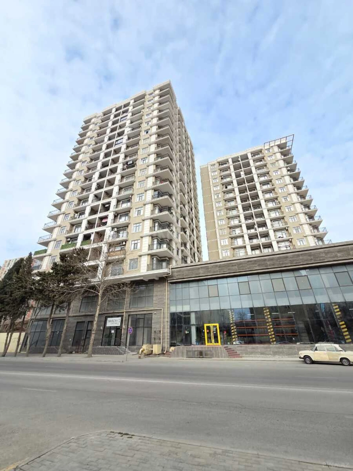 Satılır 4 otaqlı mənzil 181.2 m²