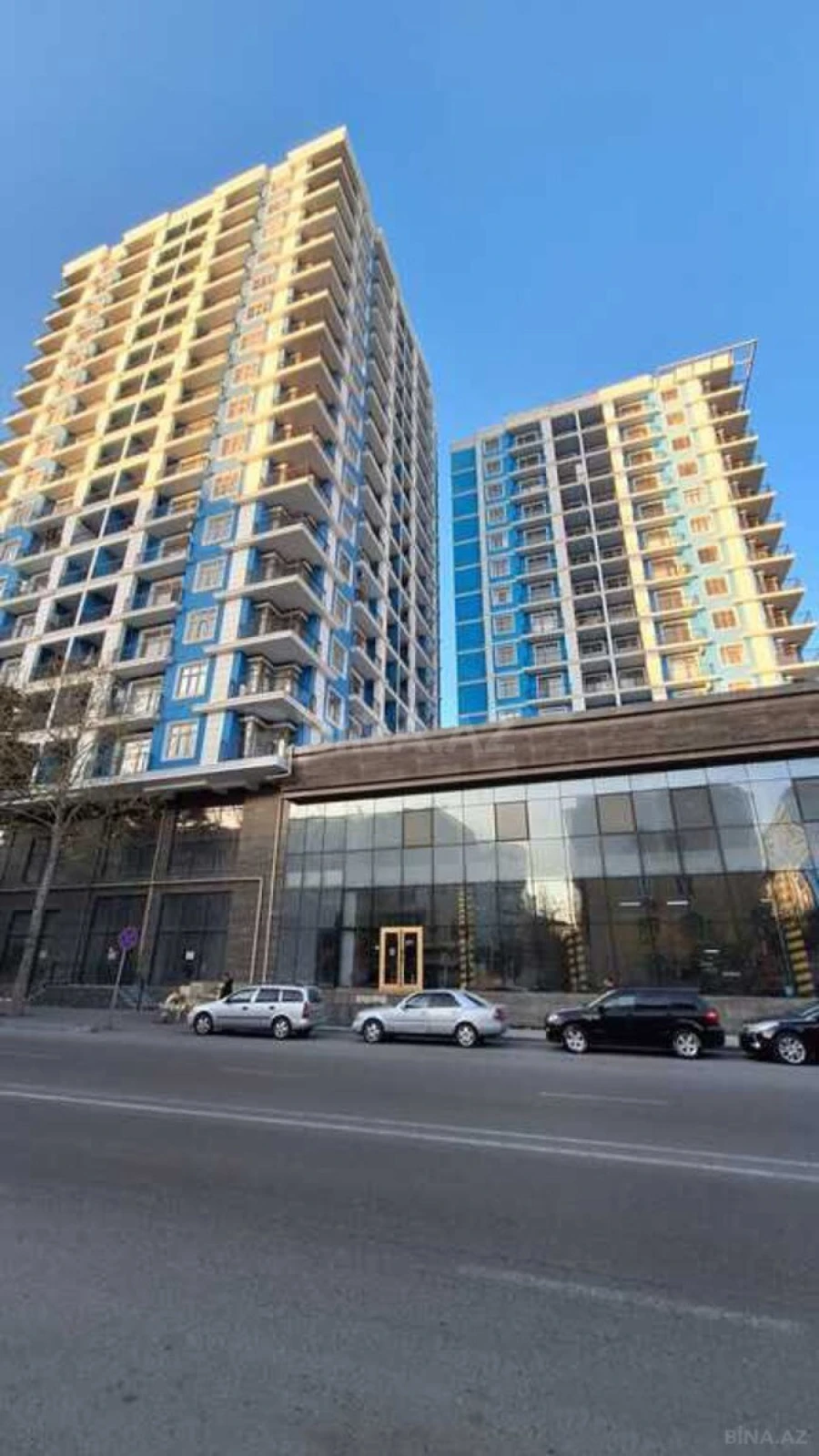 Satılır 4 otaqlı mənzil 181.2 m²