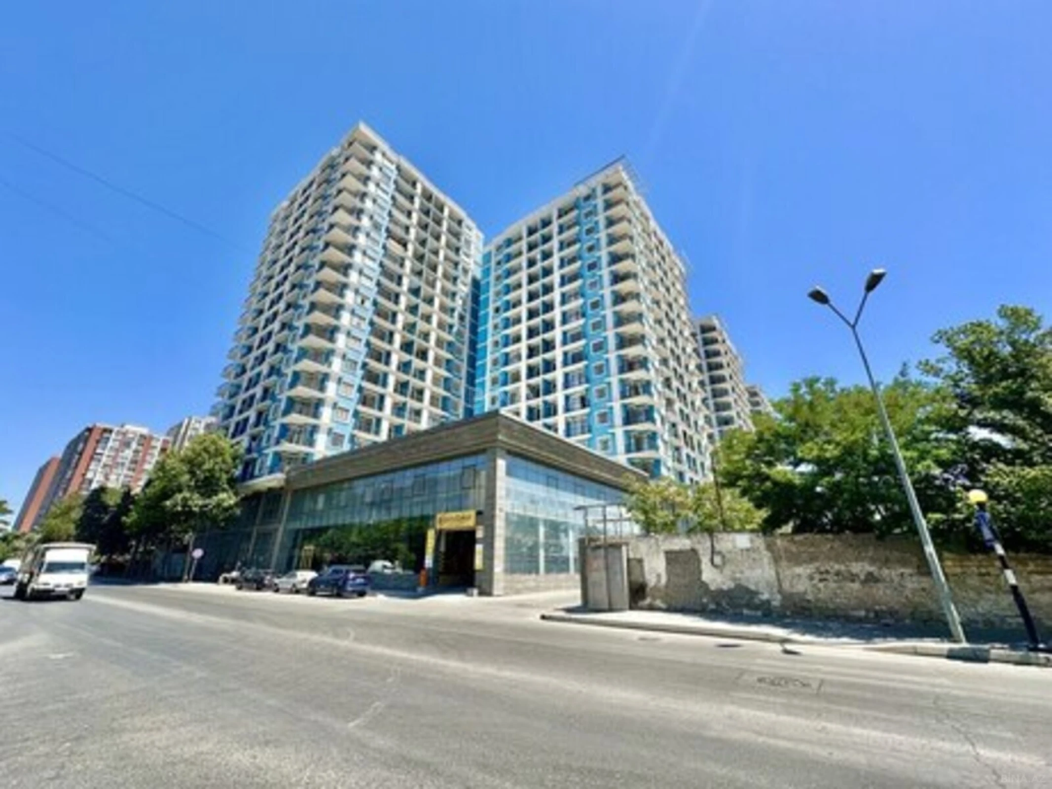 Satılır 4 otaqlı mənzil 181.2 m²