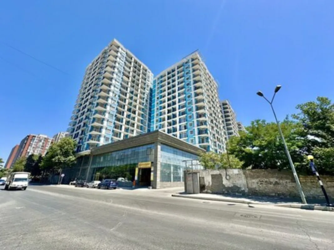 Satılır 4 otaqlı mənzil 181.2 m²