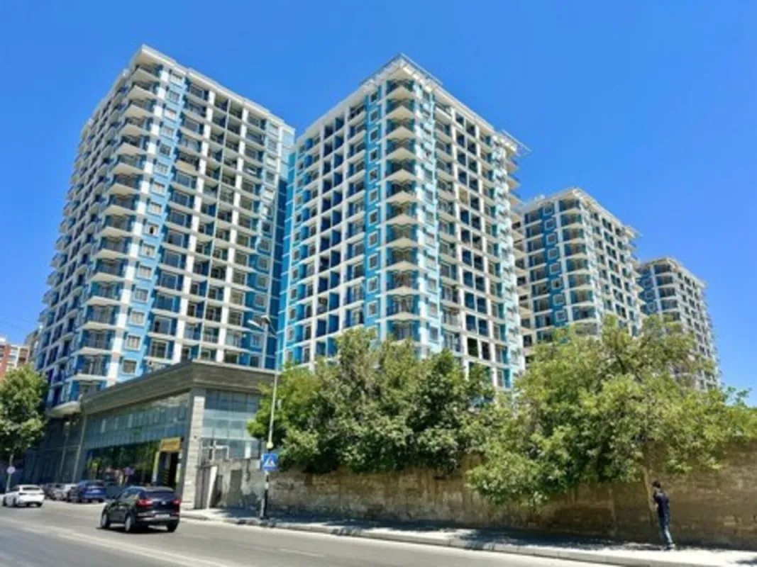 Satılır 4 otaqlı mənzil 181.2 m²