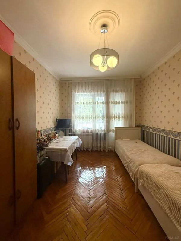 Satılır 4 otaqlı mənzil 115 m²
