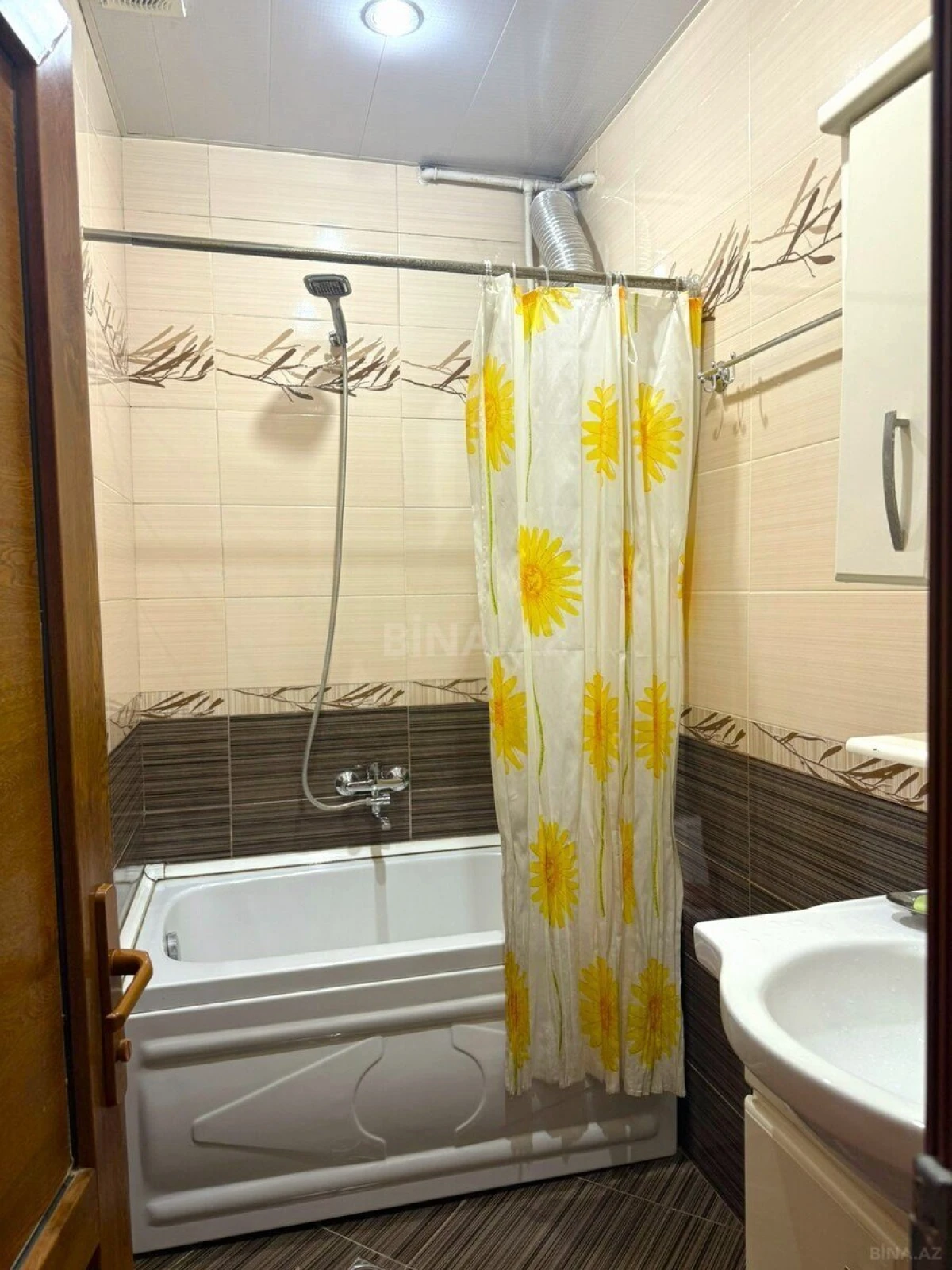 Satılır 4 otaqlı mənzil 115 m²