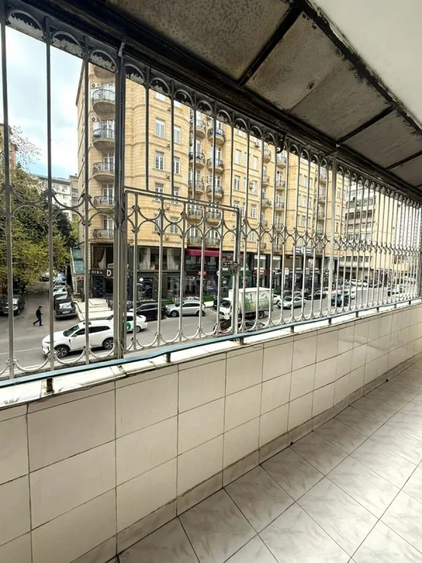 Satılır 4 otaqlı mənzil 115 m²