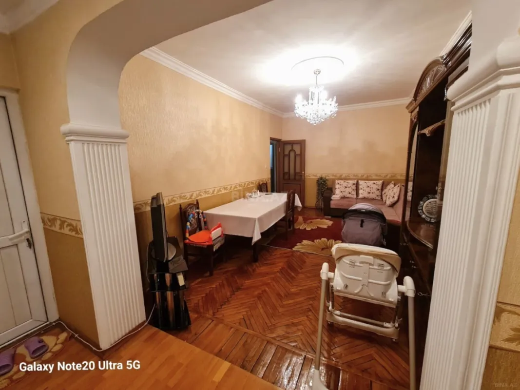 Satılır 4 otaqlı mənzil 115 m²