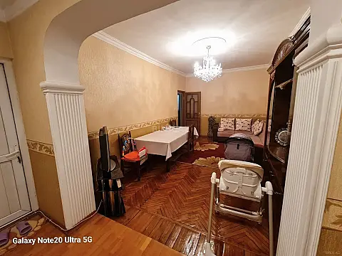 Satılır 4 otaqlı mənzil 115 m²