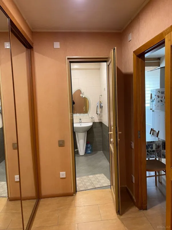Kirayə verilir 2 otaqlı mənzil 70 m²