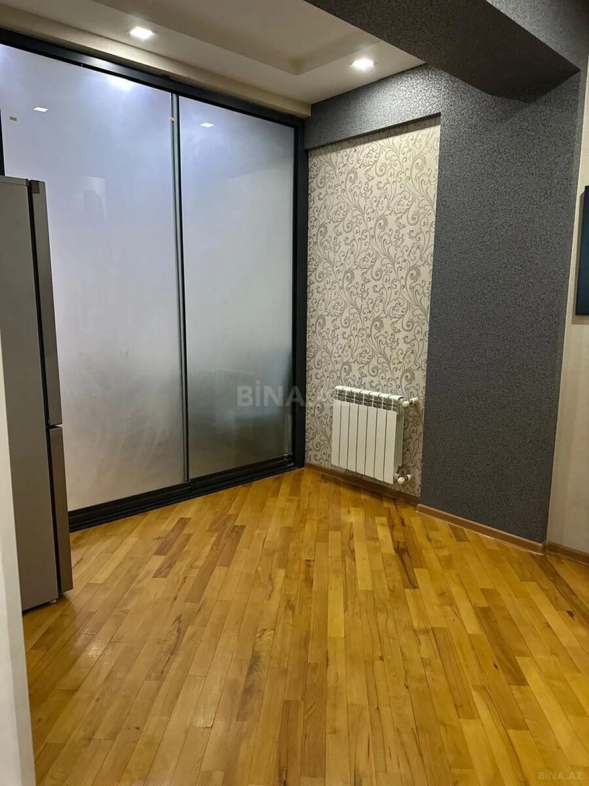 Kirayə verilir 2 otaqlı mənzil 75 m²
