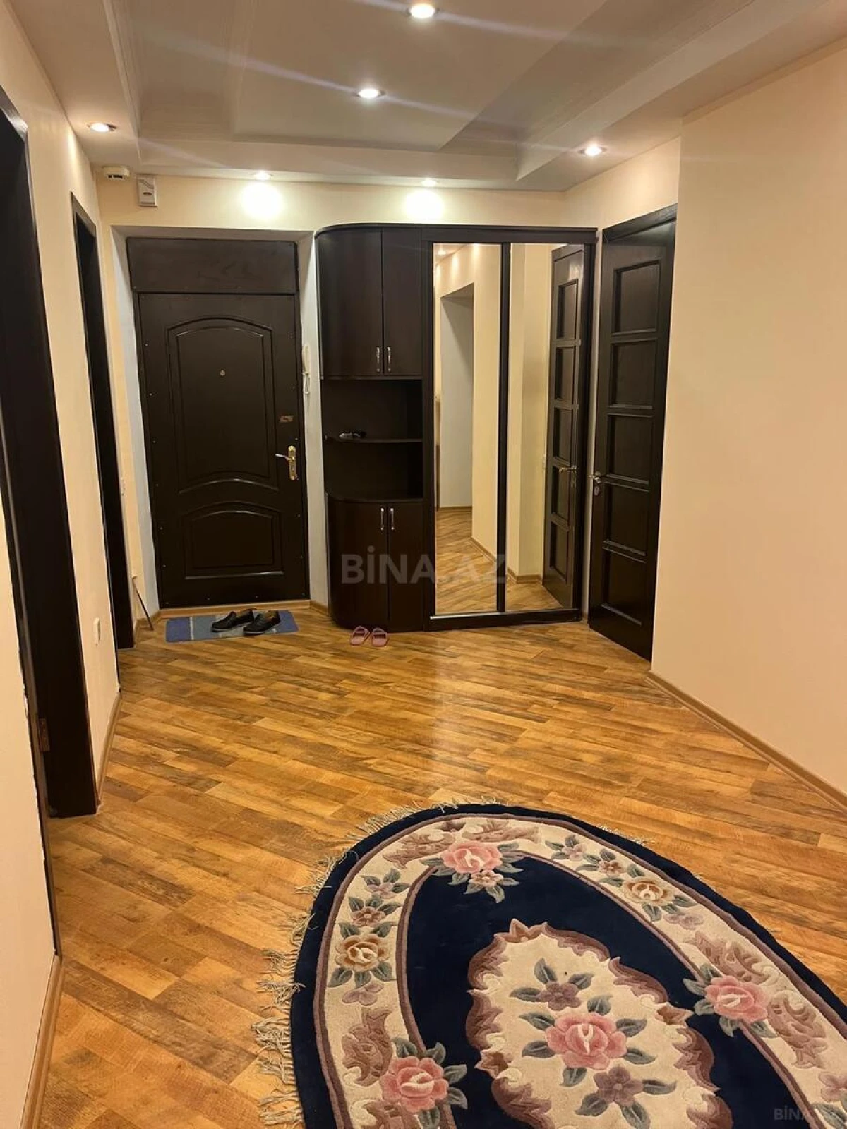 Kirayə verilir 2 otaqlı mənzil 80 m²