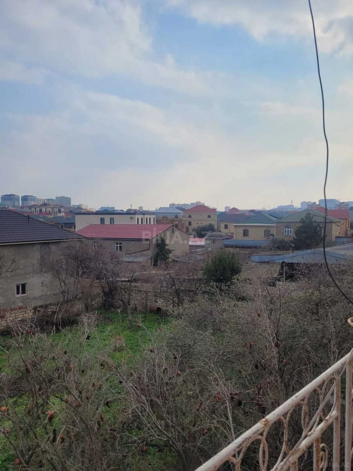 Satılır 13 otaqlı həyət evi 480 m²