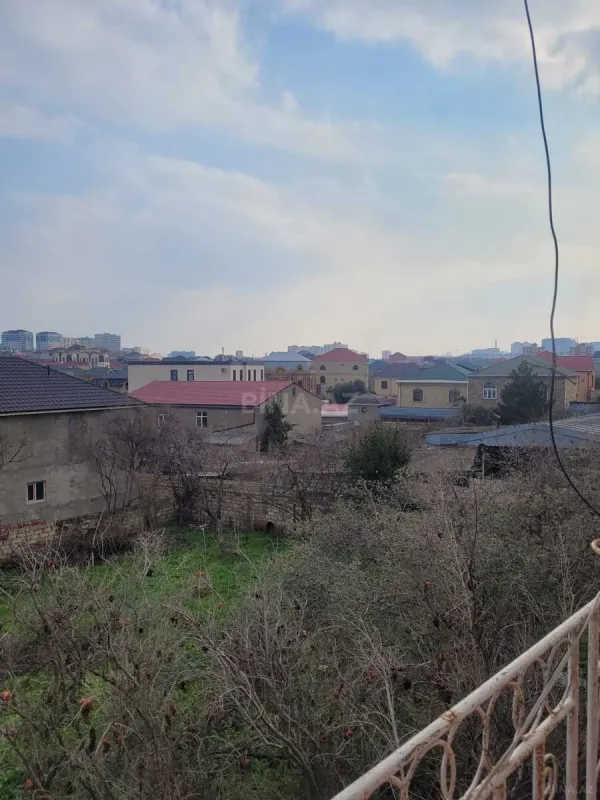 Satılır 13 otaqlı həyət evi 480 m²