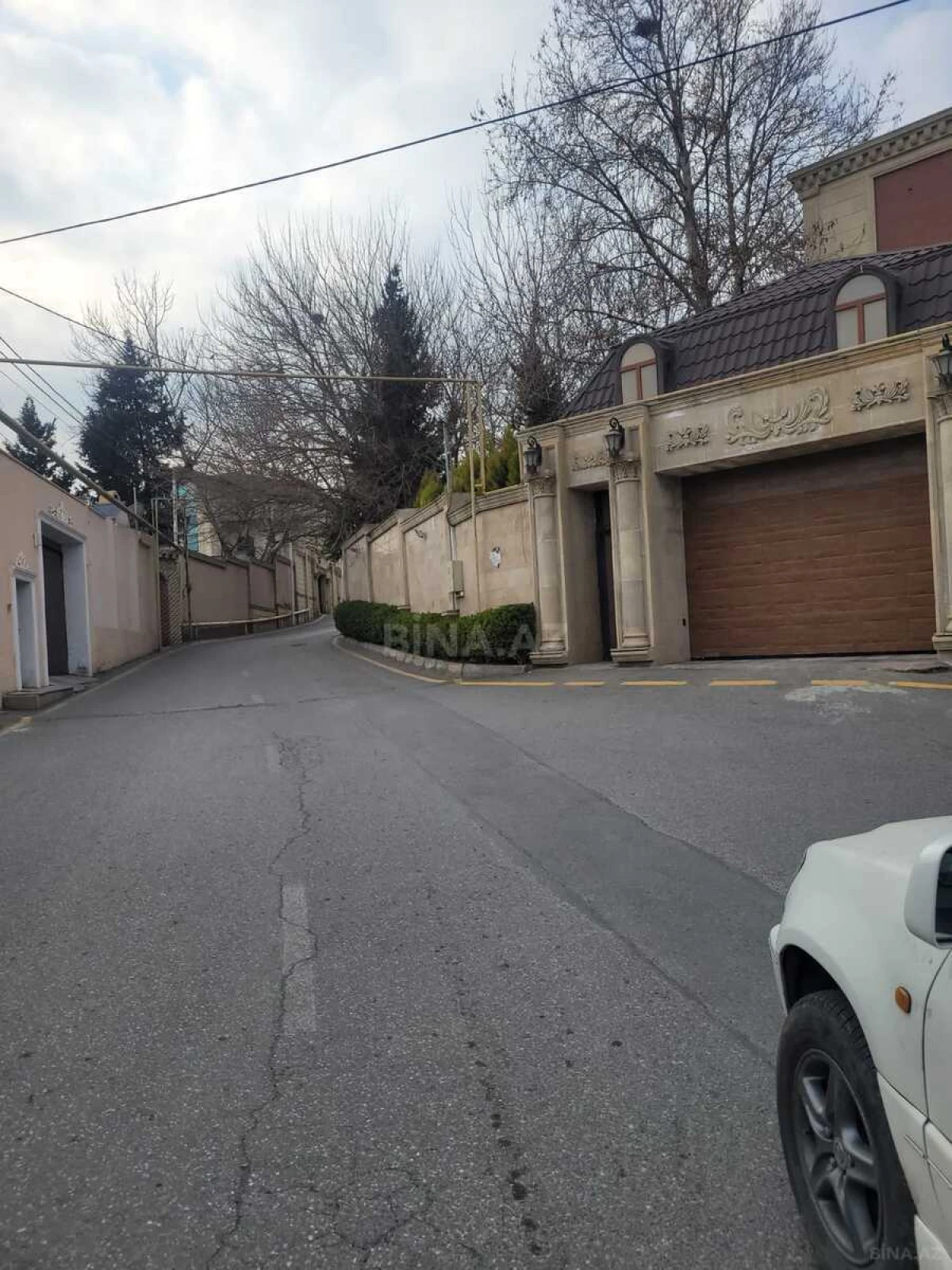 Satılır 13 otaqlı həyət evi 480 m²