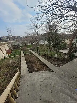 Satılır 13 otaqlı həyət evi 480 m²