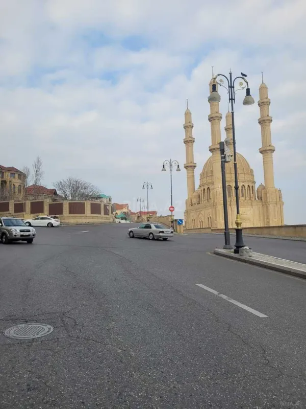 Satılır 13 otaqlı həyət evi 480 m²
