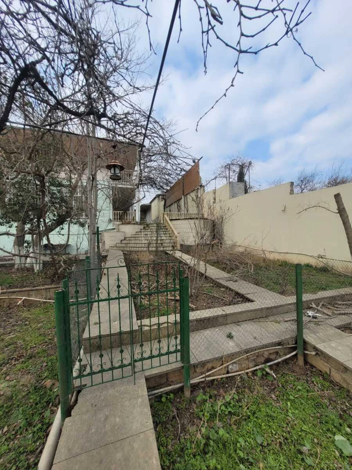 Satılır 13 otaqlı həyət evi 480 m²