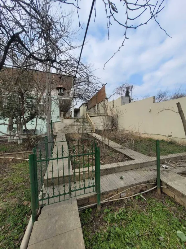 Satılır 13 otaqlı həyət evi 480 m²