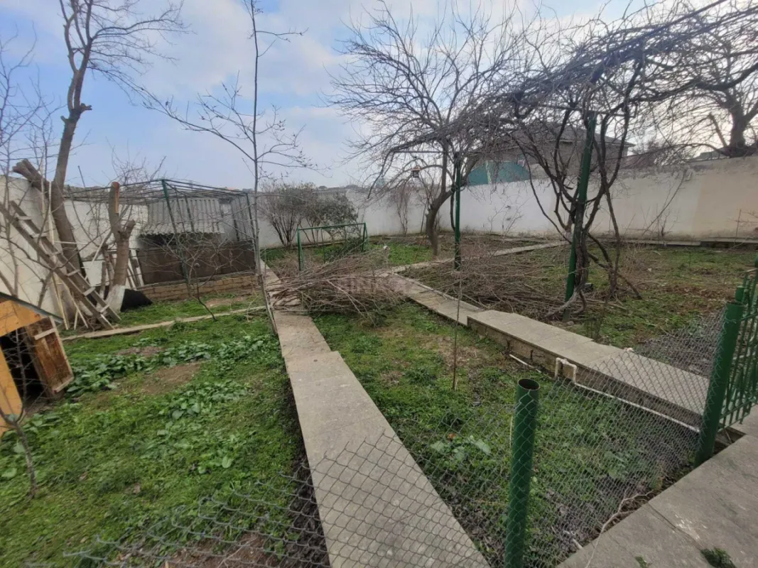 Satılır 13 otaqlı həyət evi 480 m²
