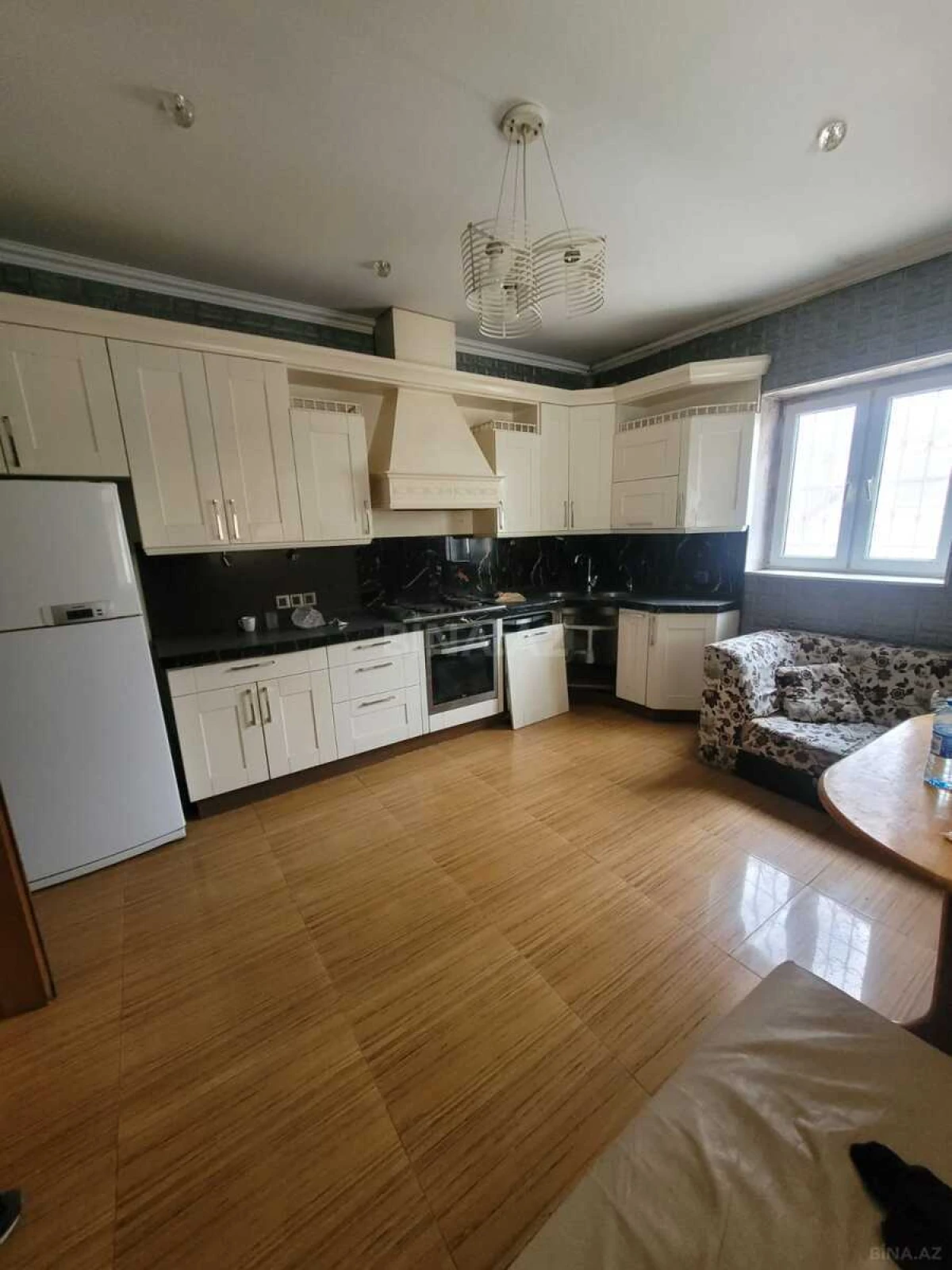 Satılır 13 otaqlı həyət evi 480 m²