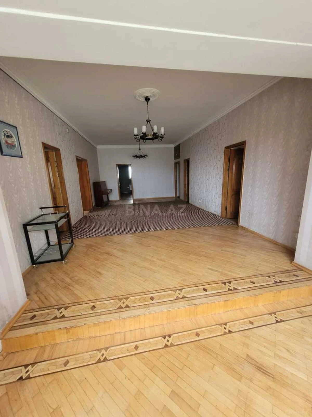Satılır 13 otaqlı həyət evi 480 m²