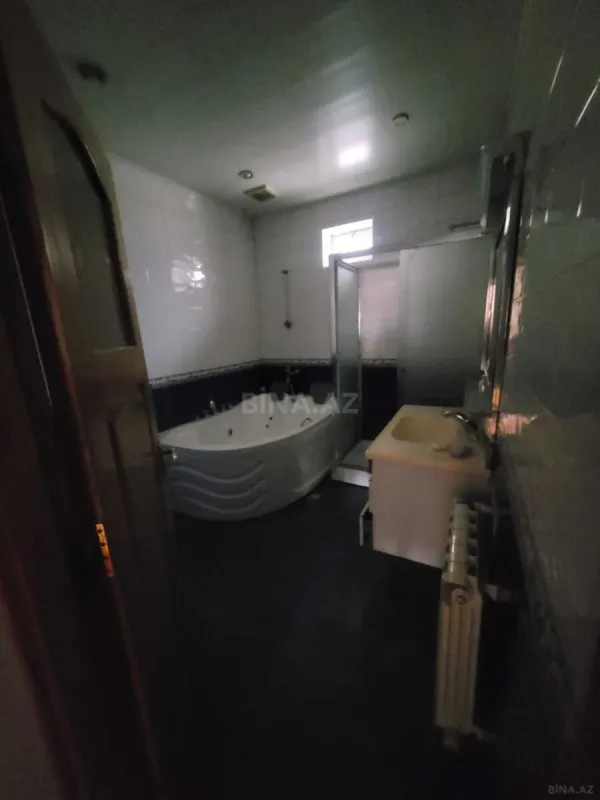 Satılır 13 otaqlı həyət evi 480 m²