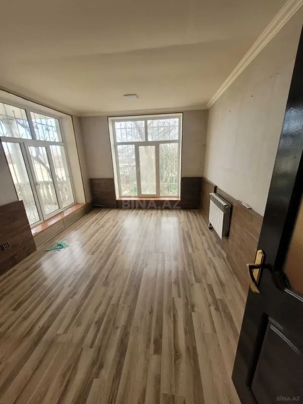 Satılır 13 otaqlı həyət evi 480 m²