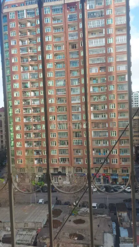 Kirayə verilir 4 otaqlı mənzil 160 m²