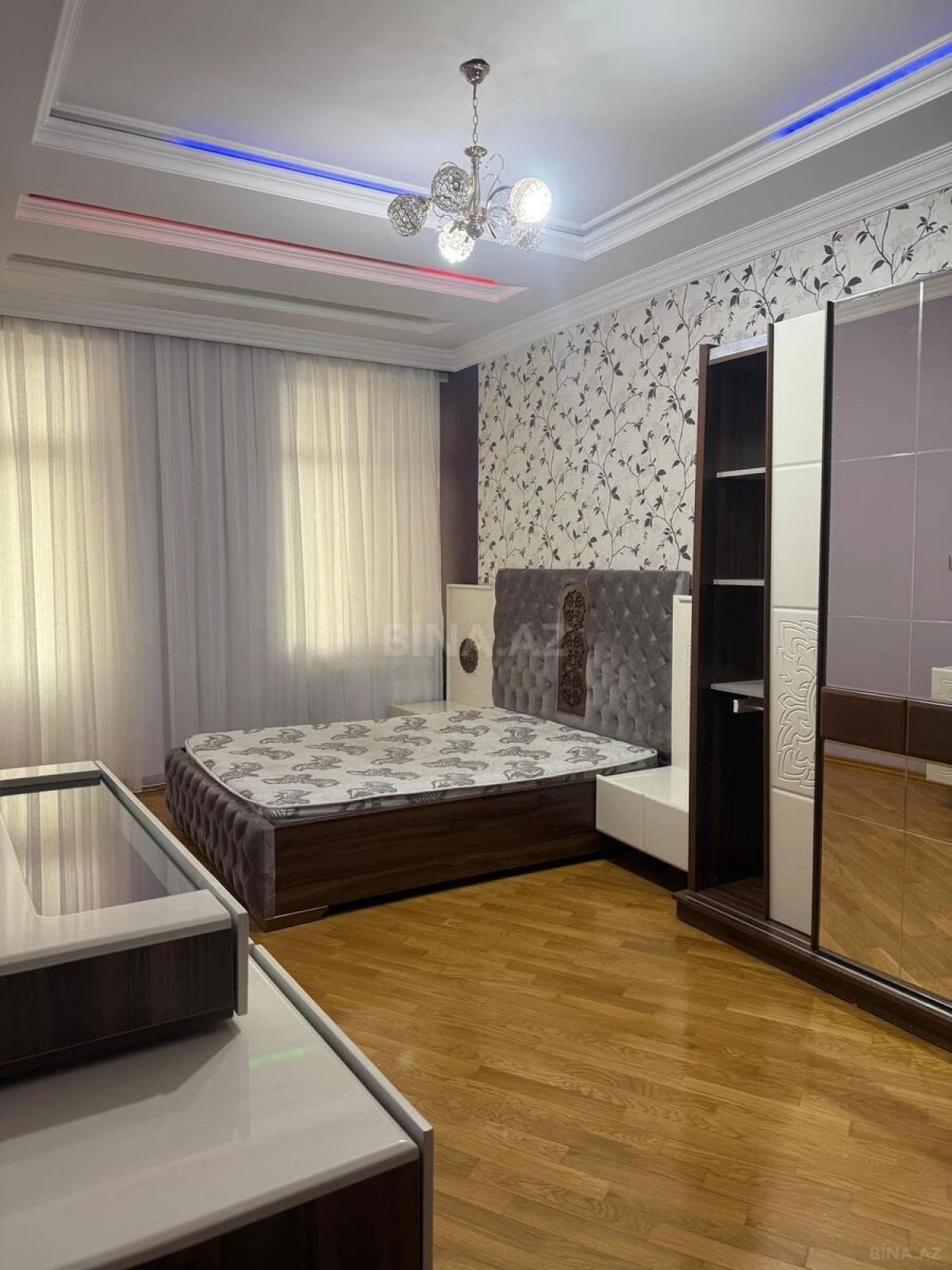 Kirayə verilir 4 otaqlı mənzil 160 m²