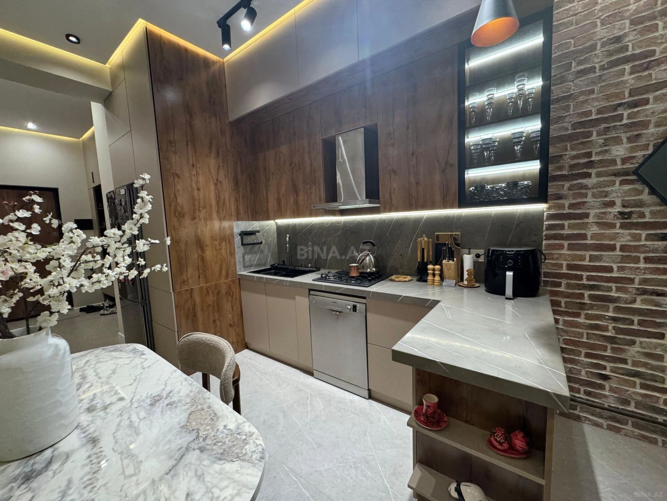 Kirayə verilir 2 otaqlı mənzil 75 m²