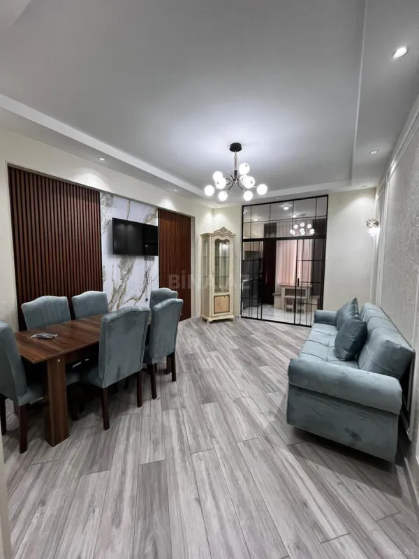 Kirayə verilir 2 otaqlı mənzil 65 m²