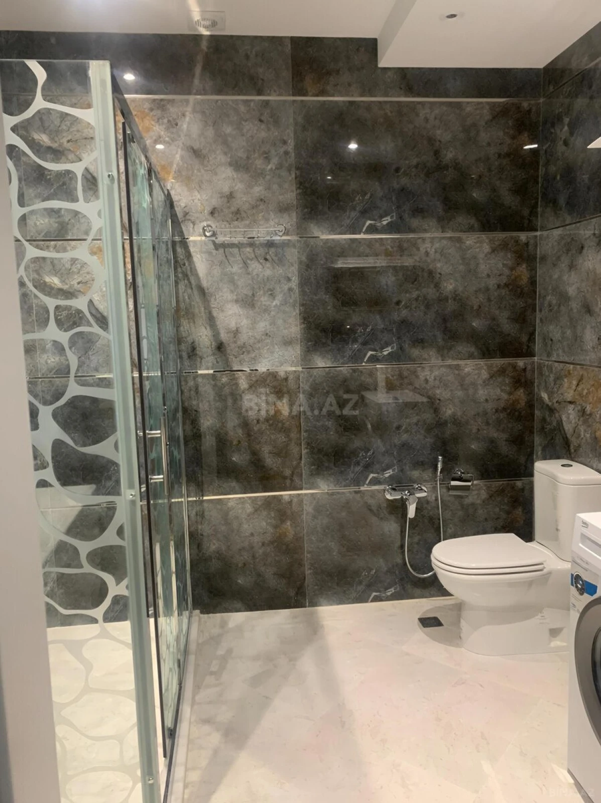 Kirayə verilir 3 otaqlı mənzil 105 m²