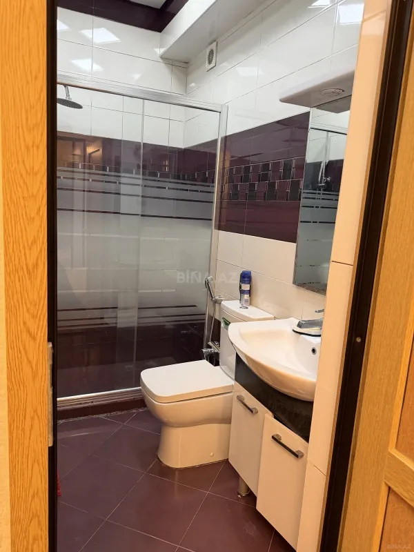 Satılır 8 otaqlı mənzil 400 m²