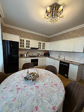 Satılır 8 otaqlı mənzil 400 m²