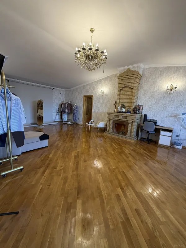 Satılır 8 otaqlı mənzil 400 m²