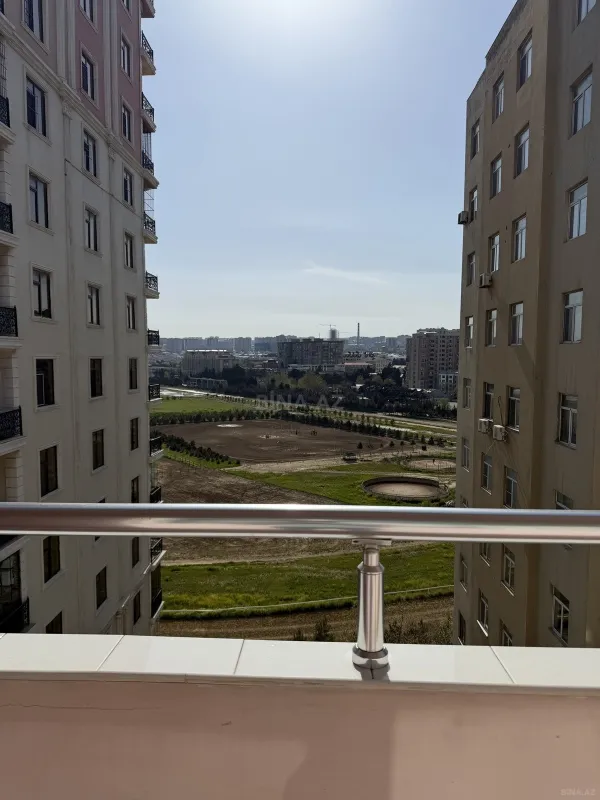 Satılır 8 otaqlı mənzil 400 m²