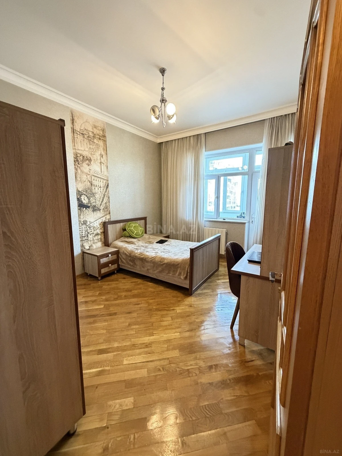 Satılır 8 otaqlı mənzil 400 m²