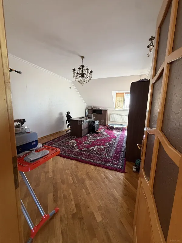 Satılır 8 otaqlı mənzil 400 m²