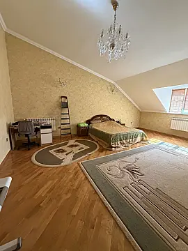 Satılır 8 otaqlı mənzil 400 m²