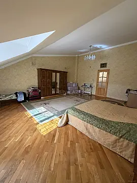 Satılır 8 otaqlı mənzil 400 m²