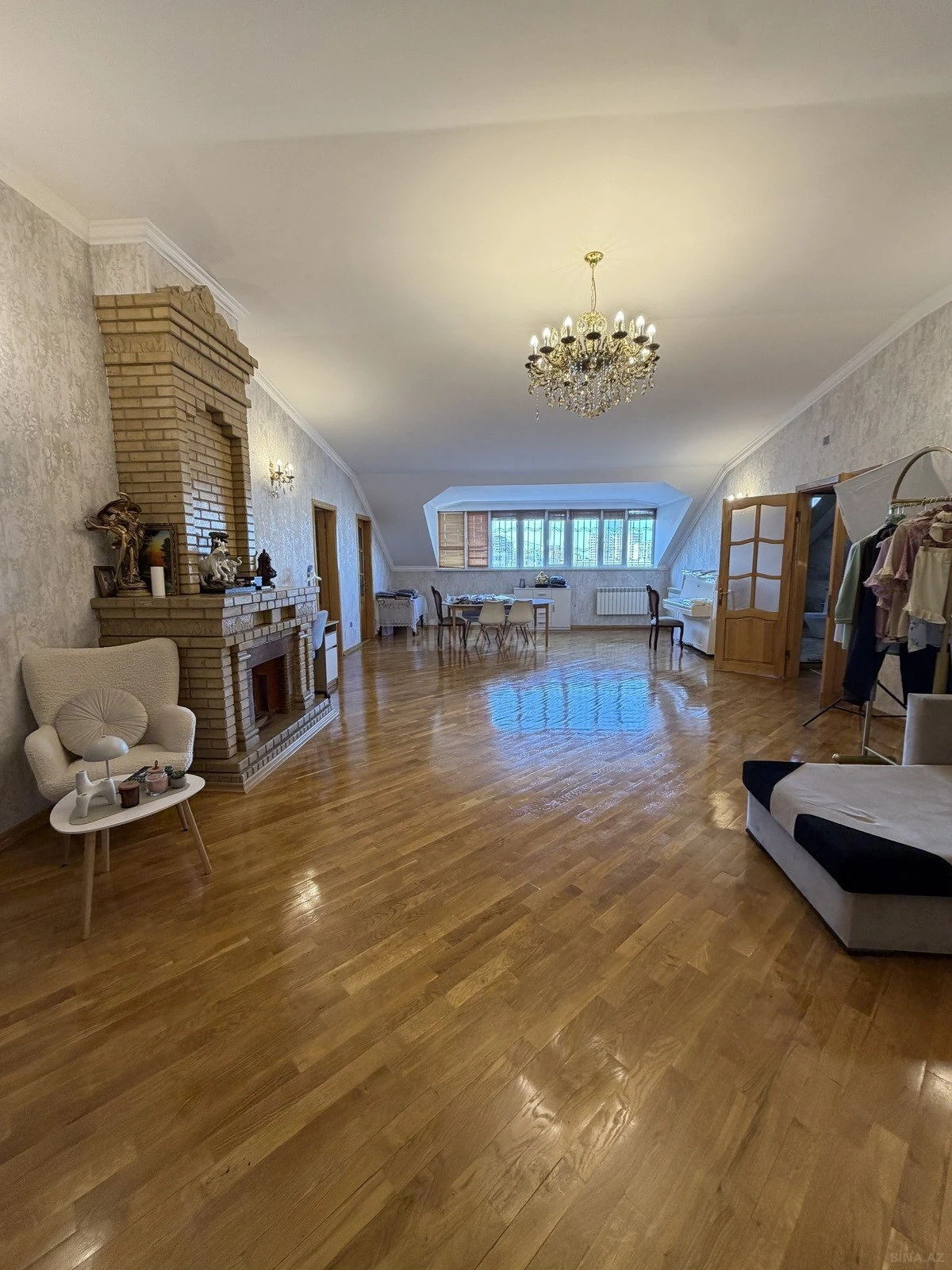 Satılır 8 otaqlı mənzil 400 m²