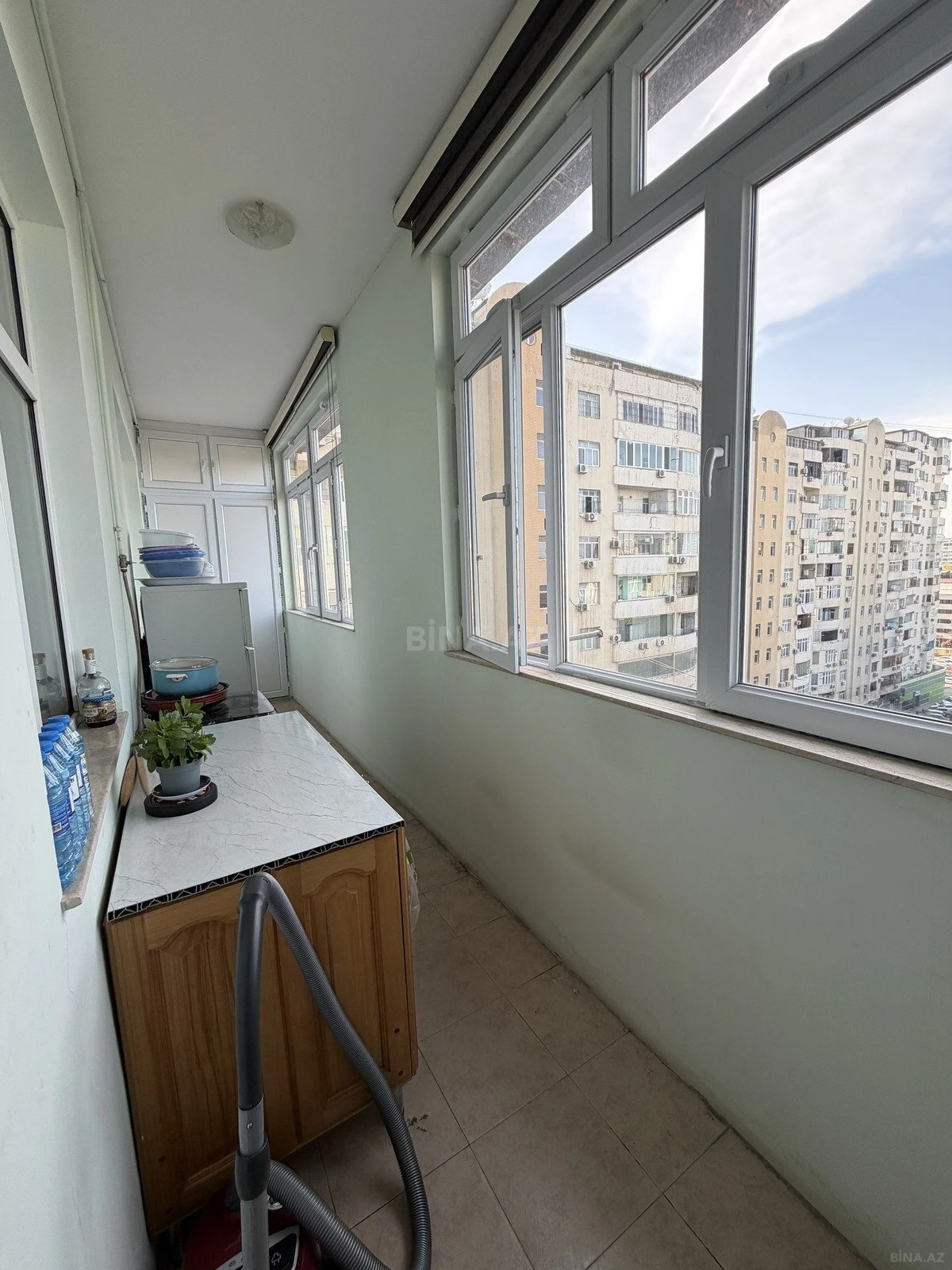 Satılır 8 otaqlı mənzil 400 m²