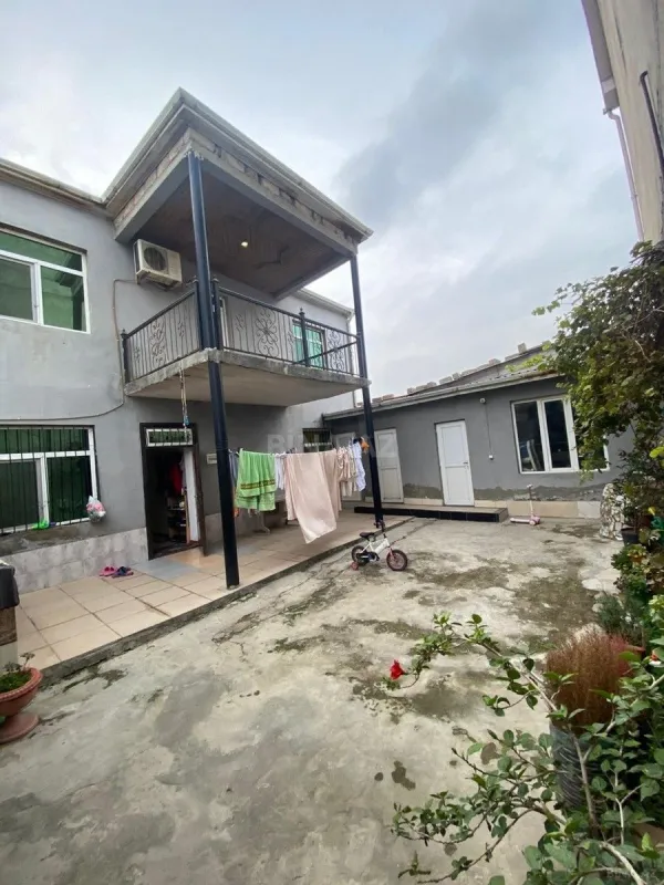 Satılır 4 otaqlı həyət evi 239 m²