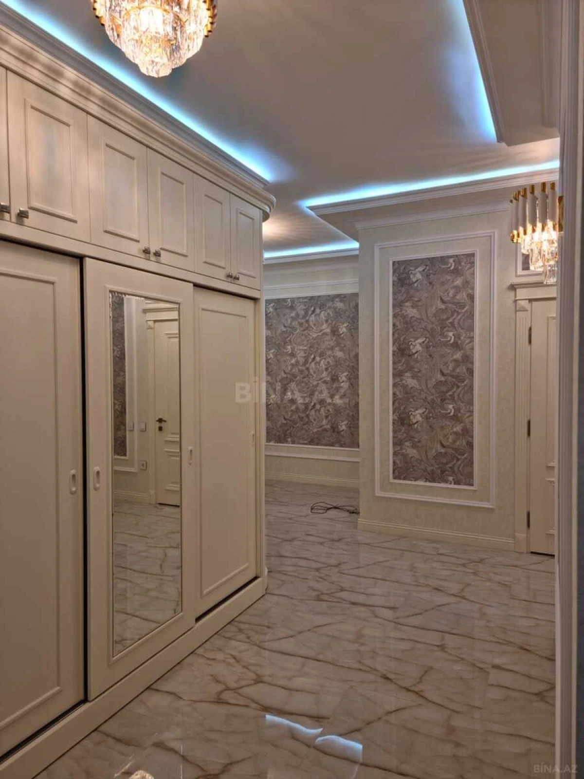 Kirayə verilir 2 otaqlı mənzil 120 m²