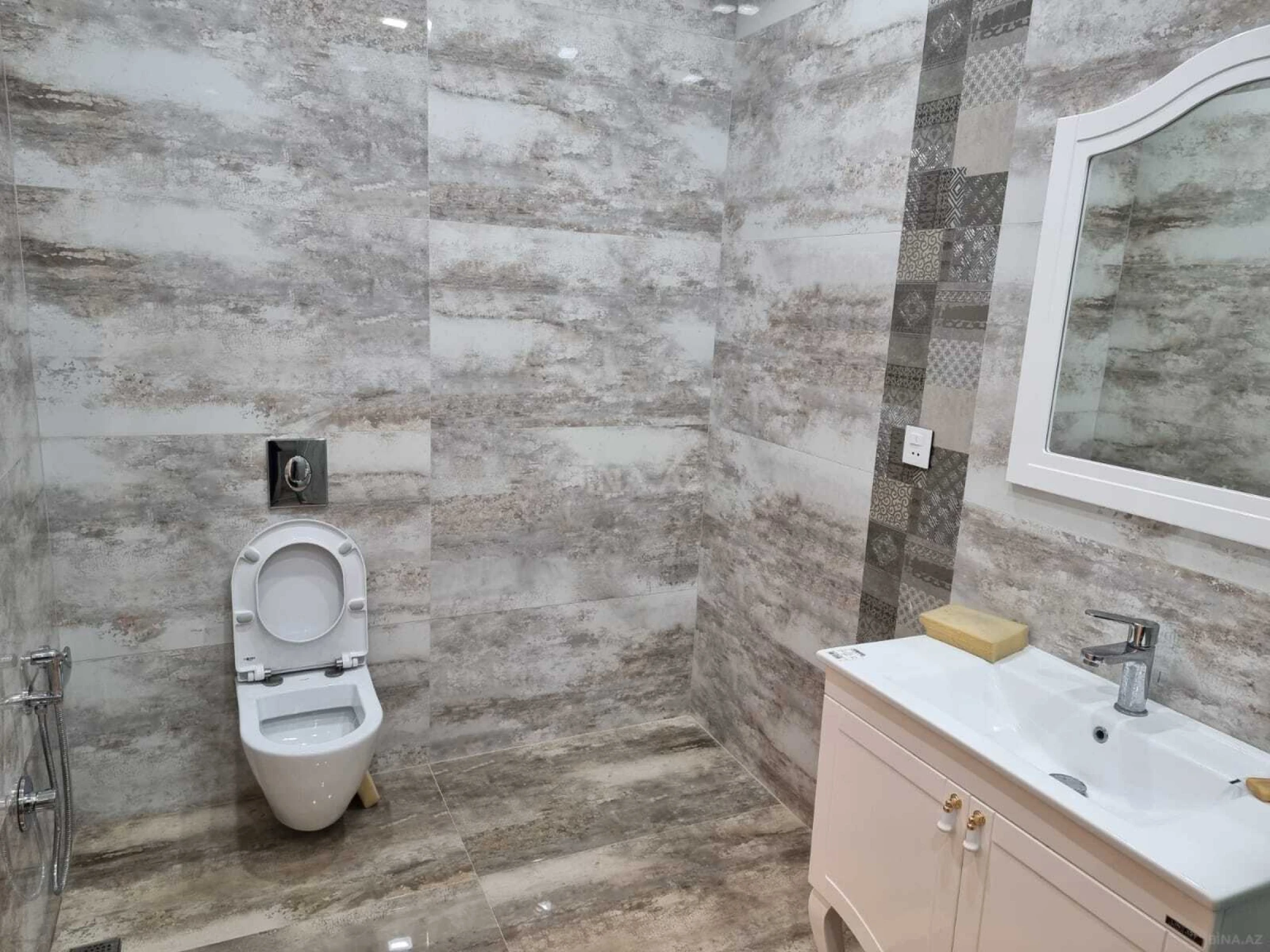 Kirayə verilir 2 otaqlı mənzil 120 m²