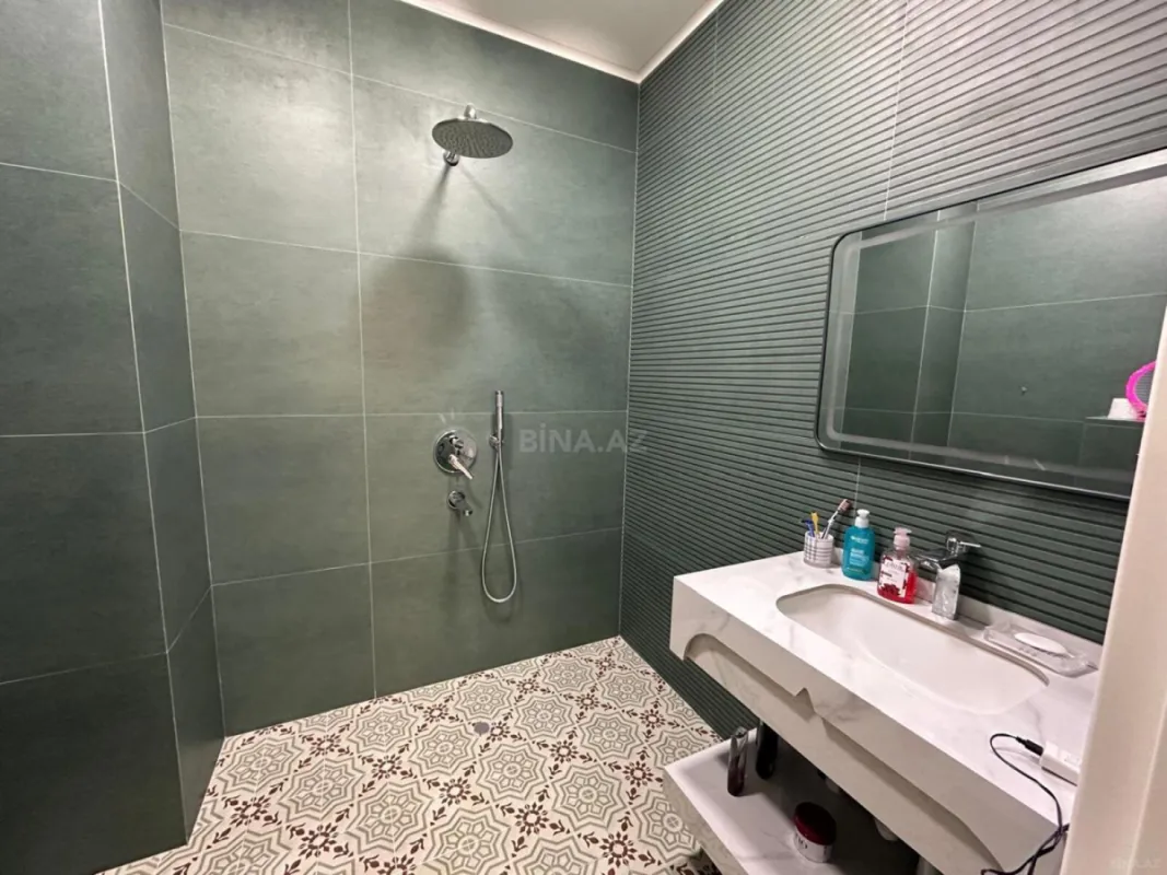 Satılır 4 otaqlı mənzil 192 m²