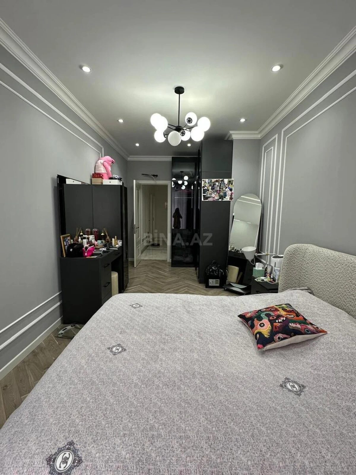 Satılır 4 otaqlı mənzil 192 m²