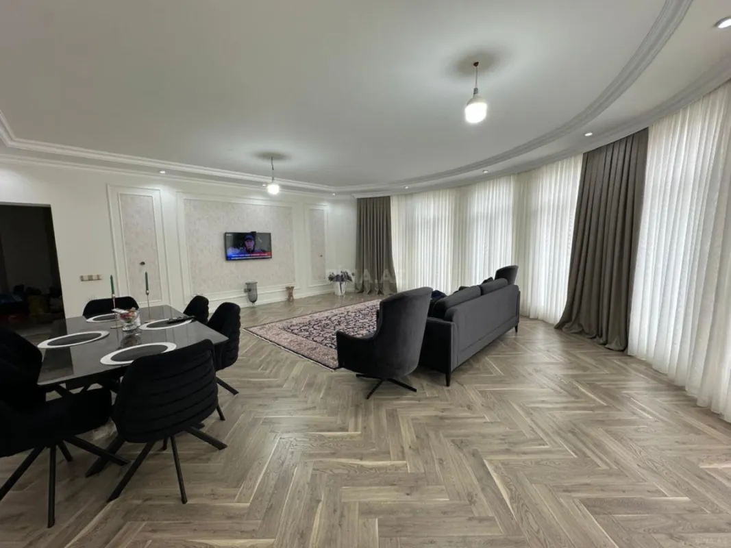 Satılır 4 otaqlı mənzil 192 m²