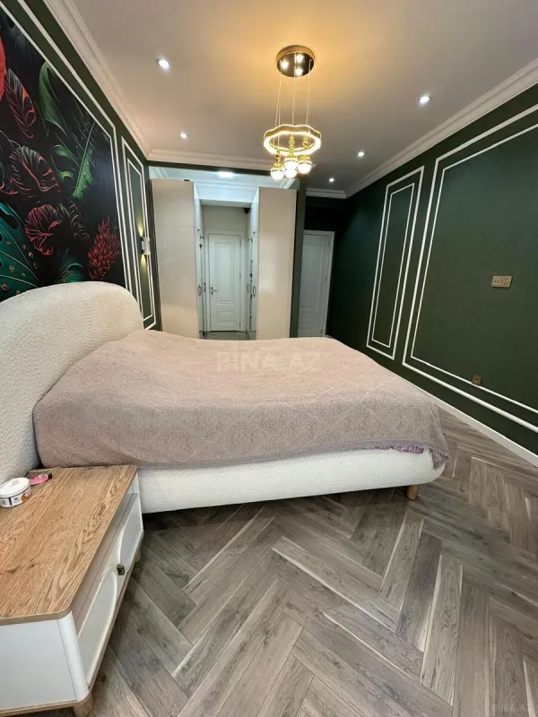 Satılır 4 otaqlı mənzil 192 m²