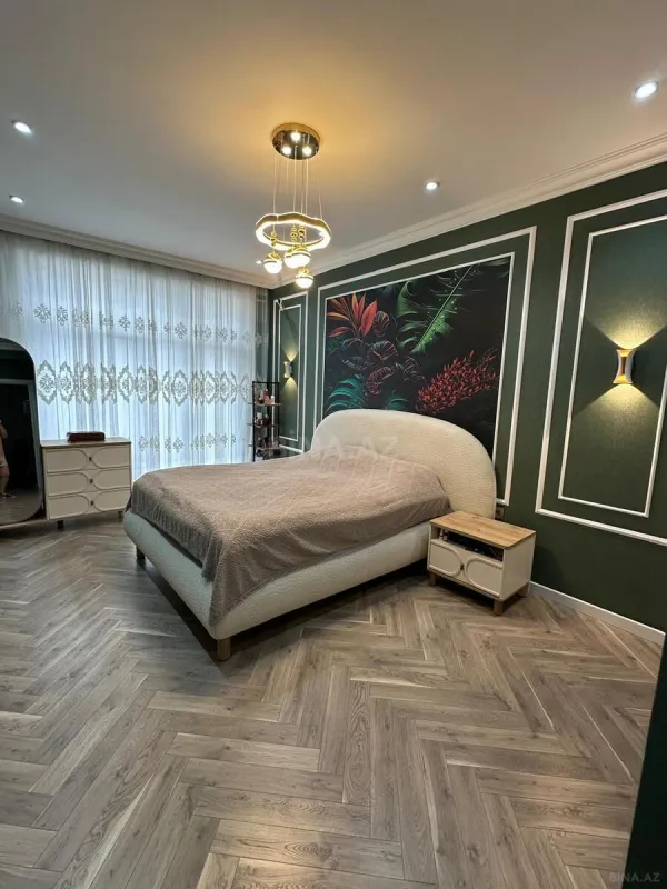 Satılır 4 otaqlı mənzil 192 m²